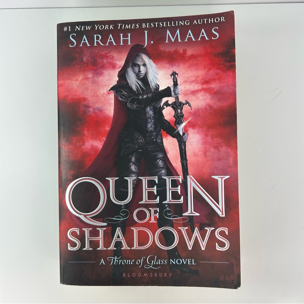 Queen of Shadows by Sarah J. Maas Throne of Glass